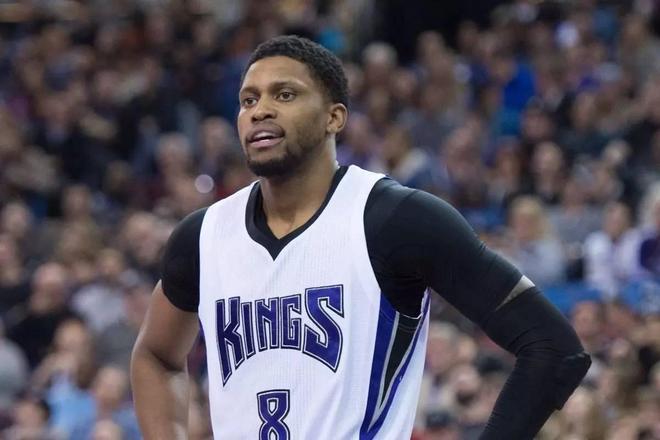 杨瀚森在攻 杨瀚森在攻